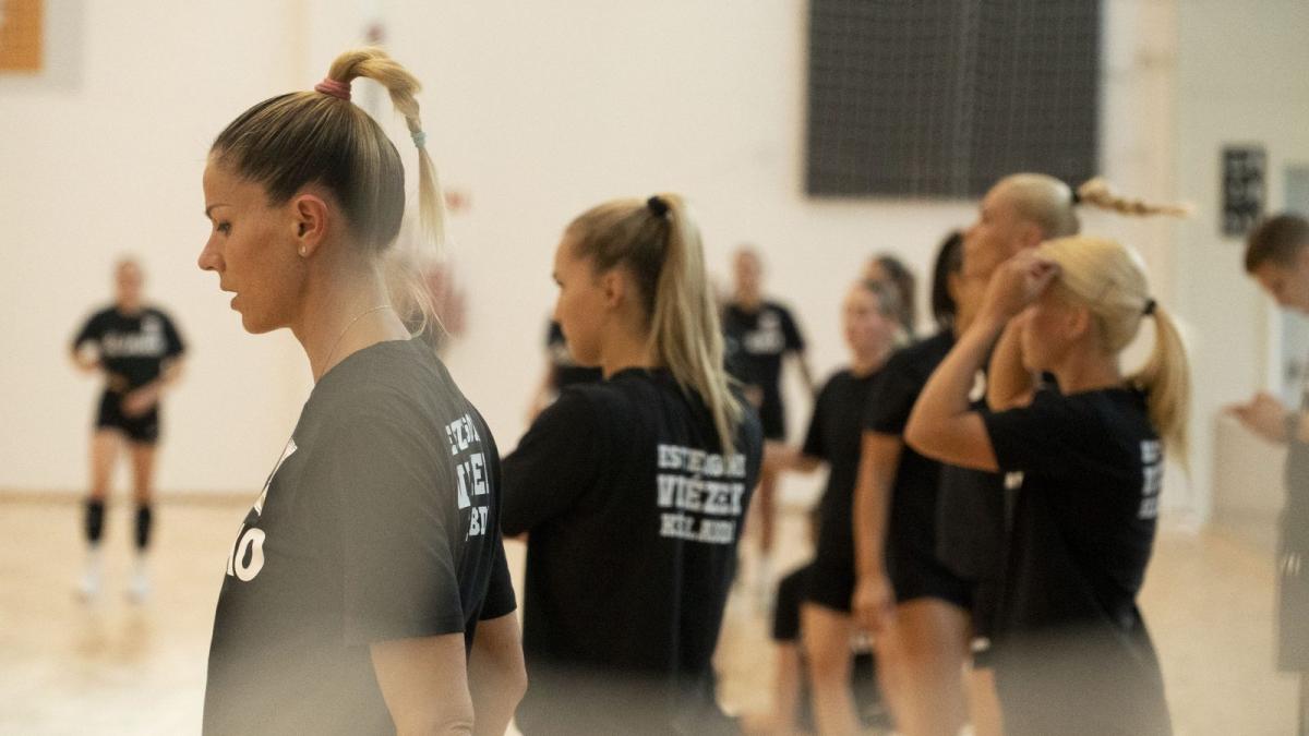 Újra munkában az esztergomi női kézilabdázók