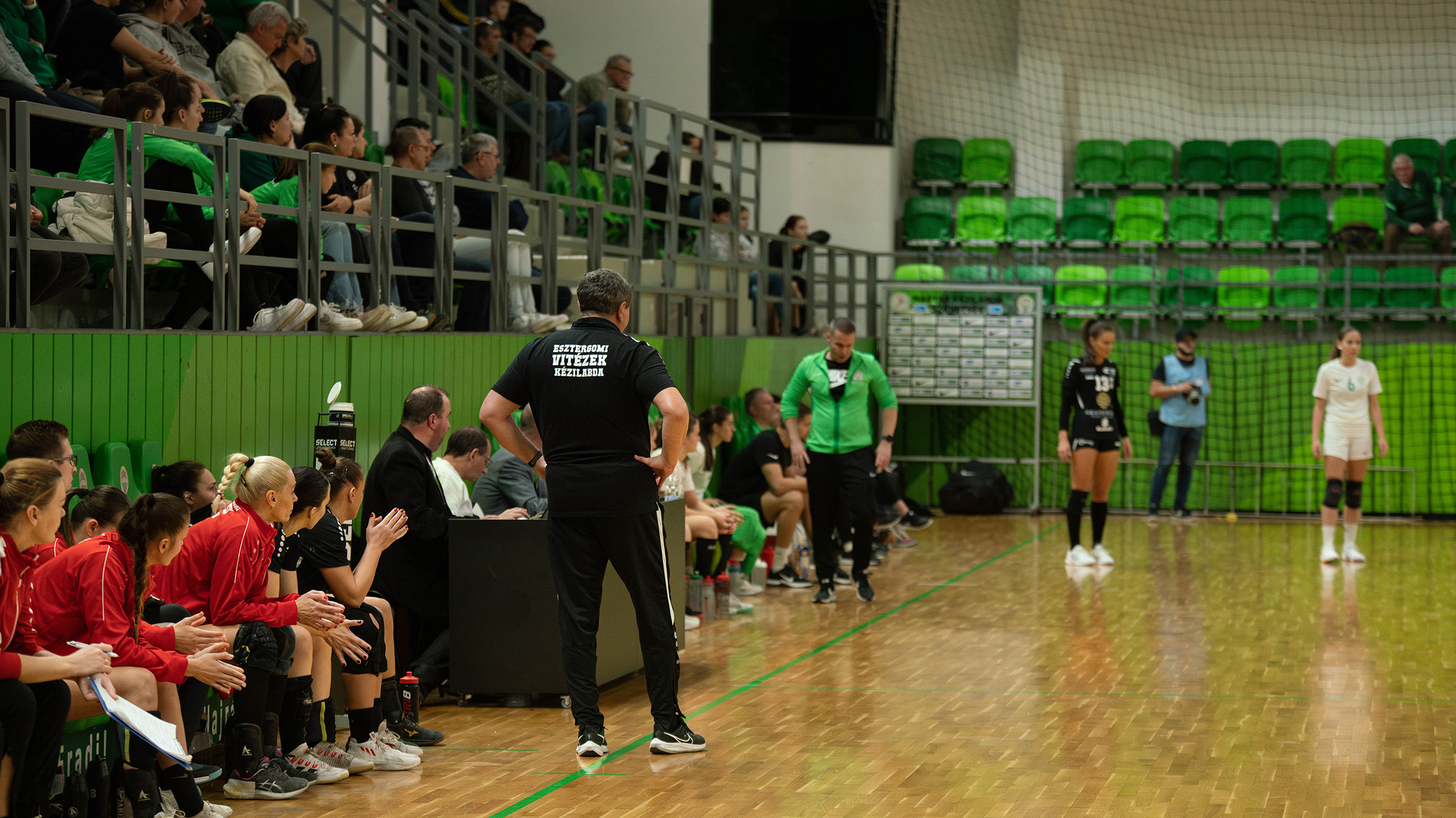 ELEK GÁBOR: MOST KELL RENDKÍVÜL SZERÉNYNEK MARADNI