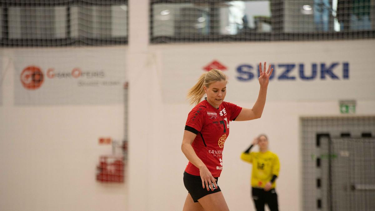 TÁVOZIK CSIKI RENÁTA