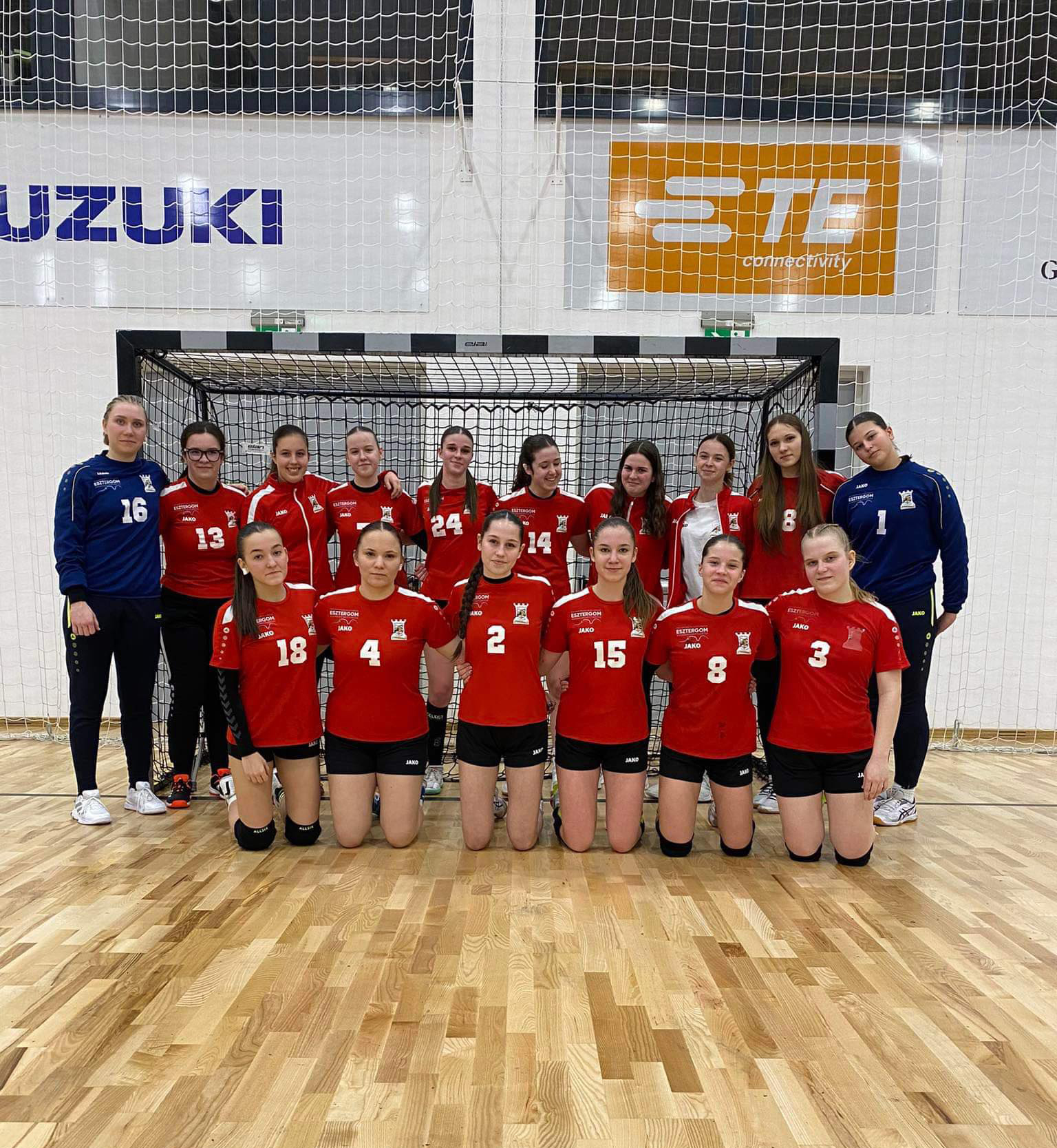 LÁNY UTÁNPÓTLÁS FEBRUÁR